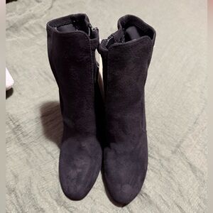 Daisy Fuentes Black Ankle Booties